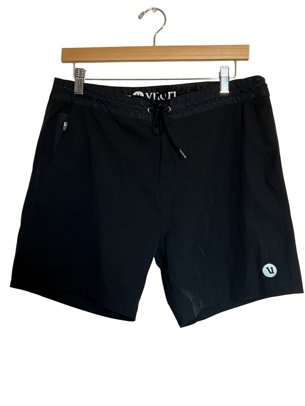 Vuori black swim trunks size 32